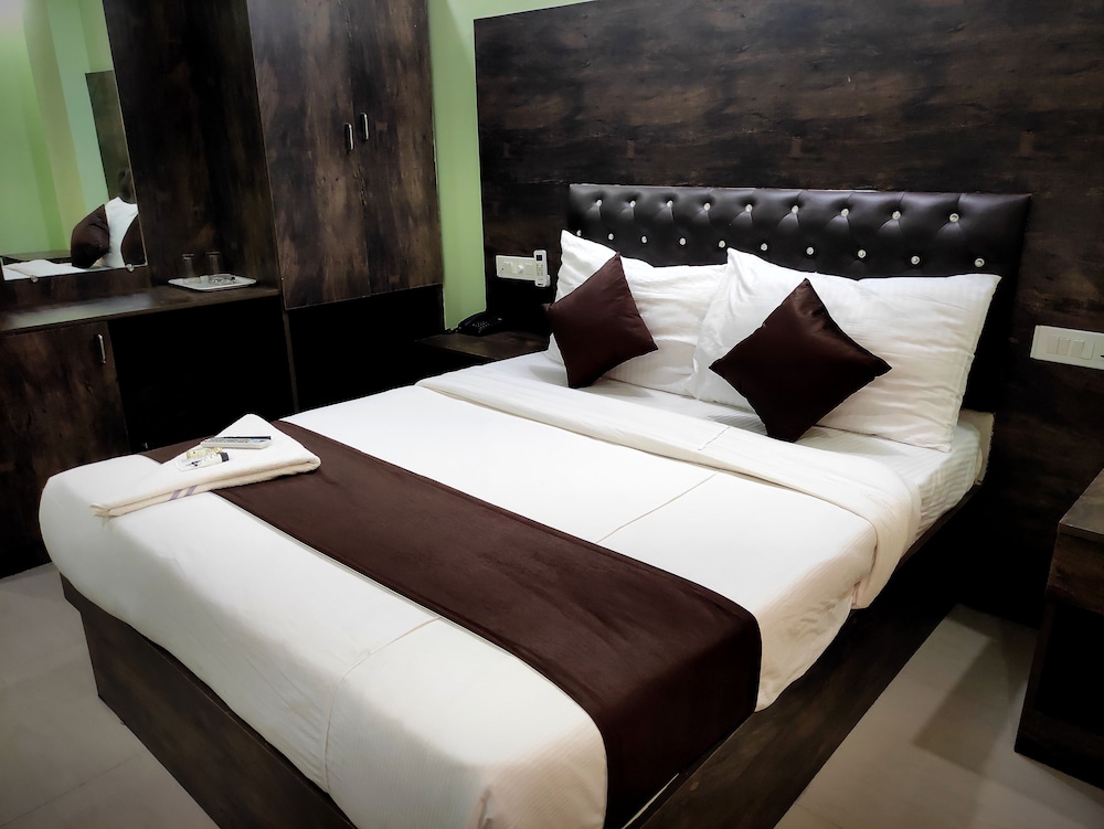 Deluxe Room - Photo 12