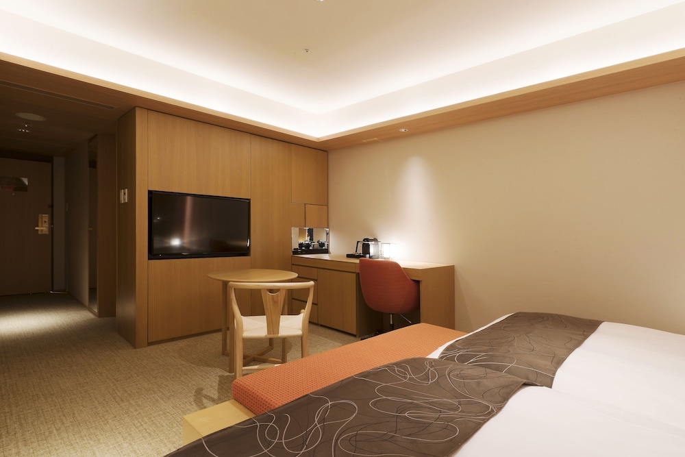 Standard Room, 2 Twin Beds (Top Floor, Walk-in Shower)