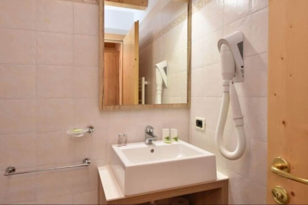 Comfort Double or Twin Room, Balcony, Mountain View - Photo 7