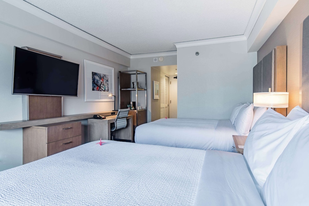 Room, 2 Double Beds, Club Lounge Access, City View photo 3
