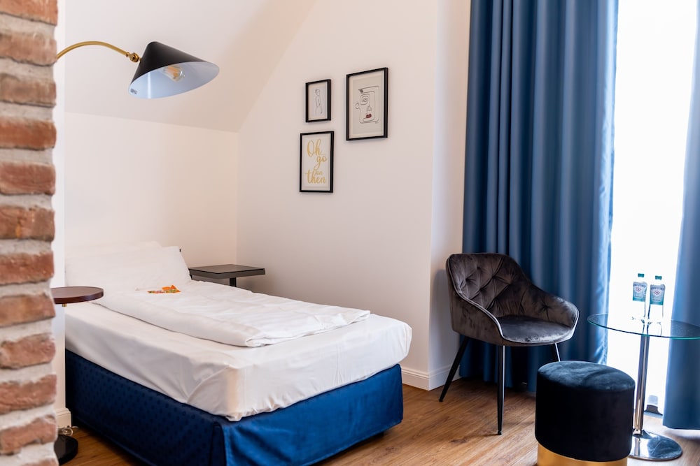 Deluxe Suite, Private Bathroom, City View photo 2