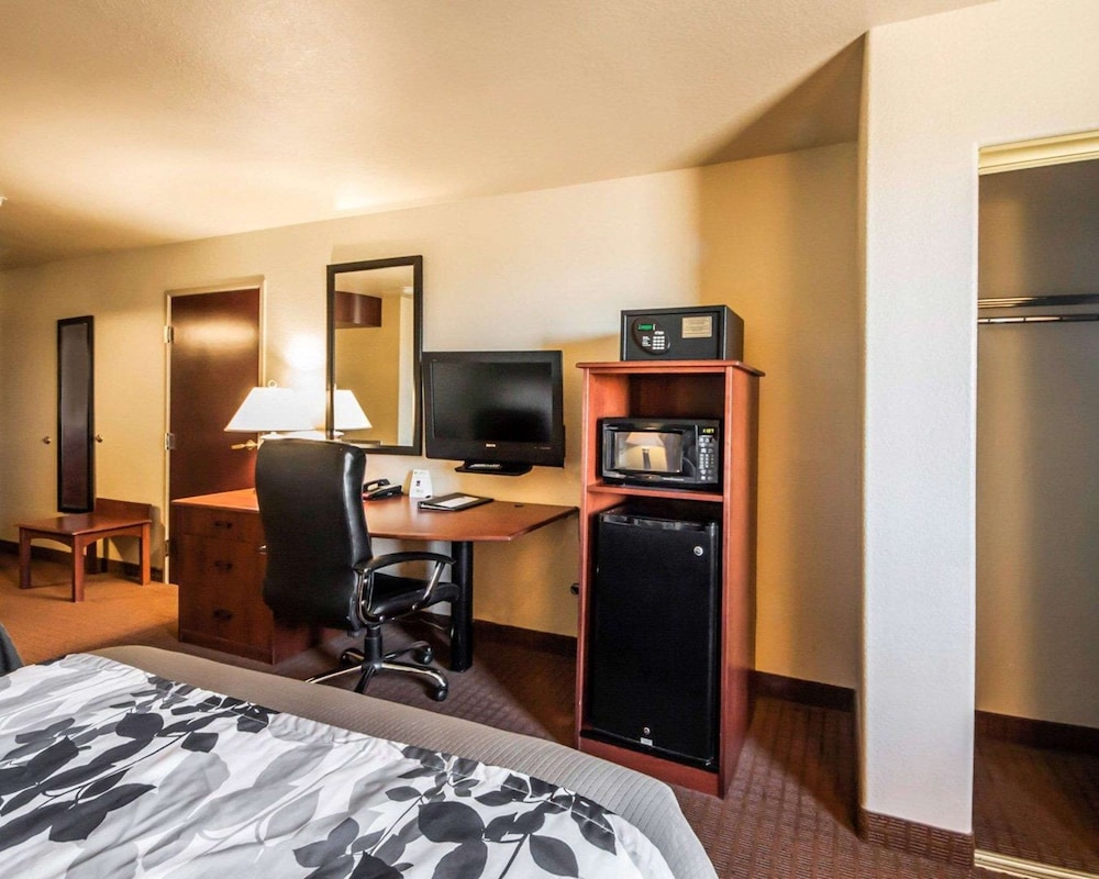 Standard Room, 2 Queen Beds, Non Smoking - Photo 5