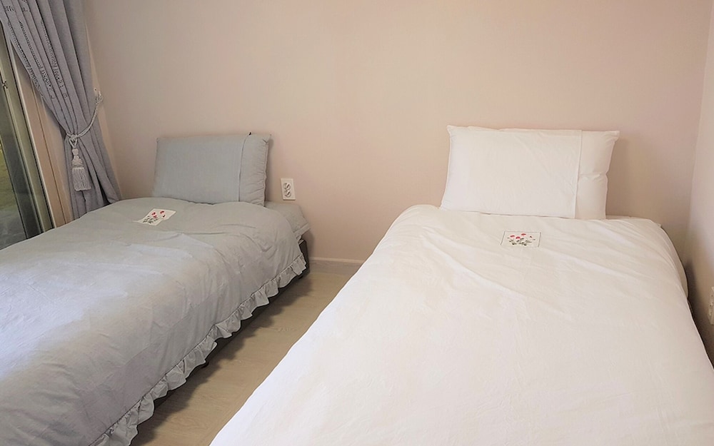 Room (Twin Room) - Photo 11