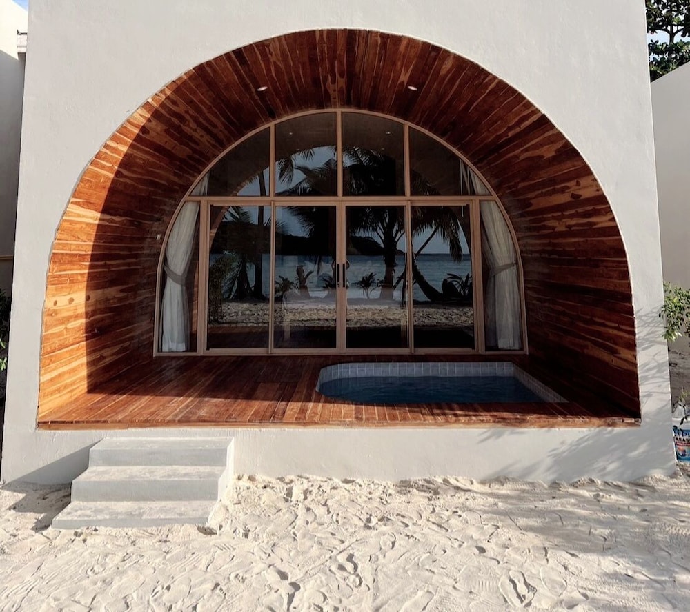 Beach Front Villa (No Pet Allowed)