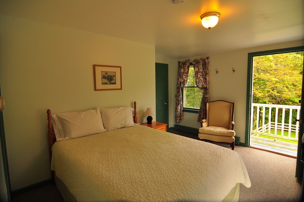 Carriage House Room 5 photo 1