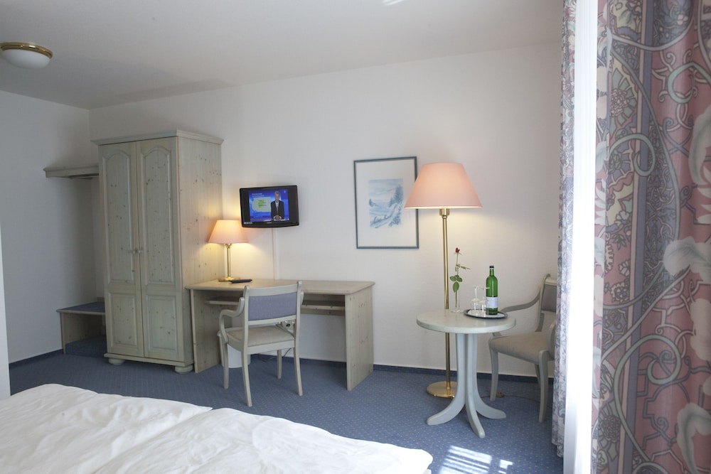 Basic Double Room photo 3