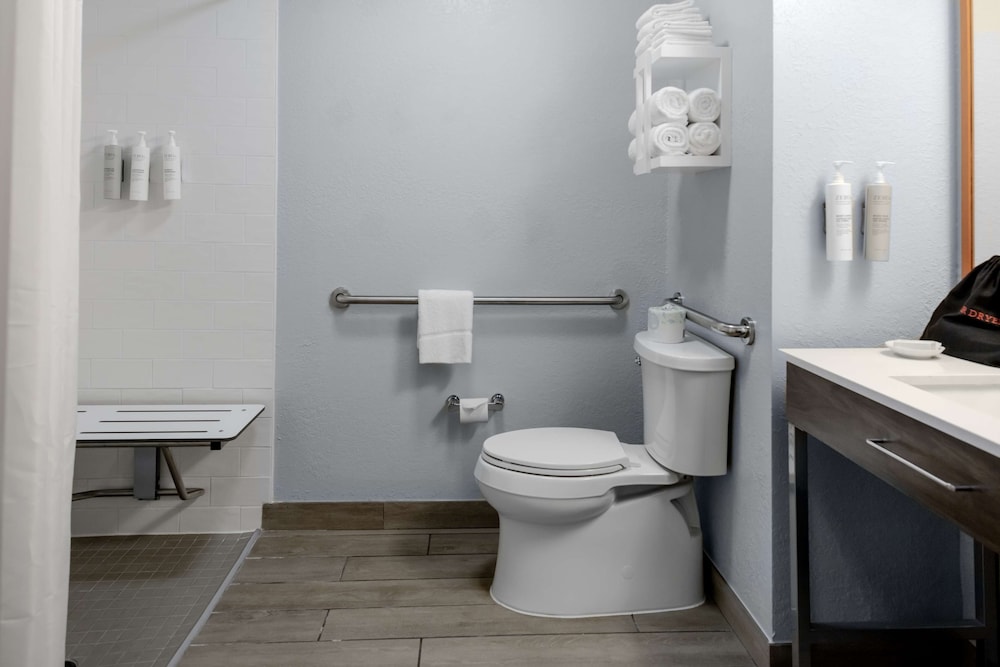 Room, 2 Queen Beds, Accessible, Bathtub (Hearing) - Photo 3