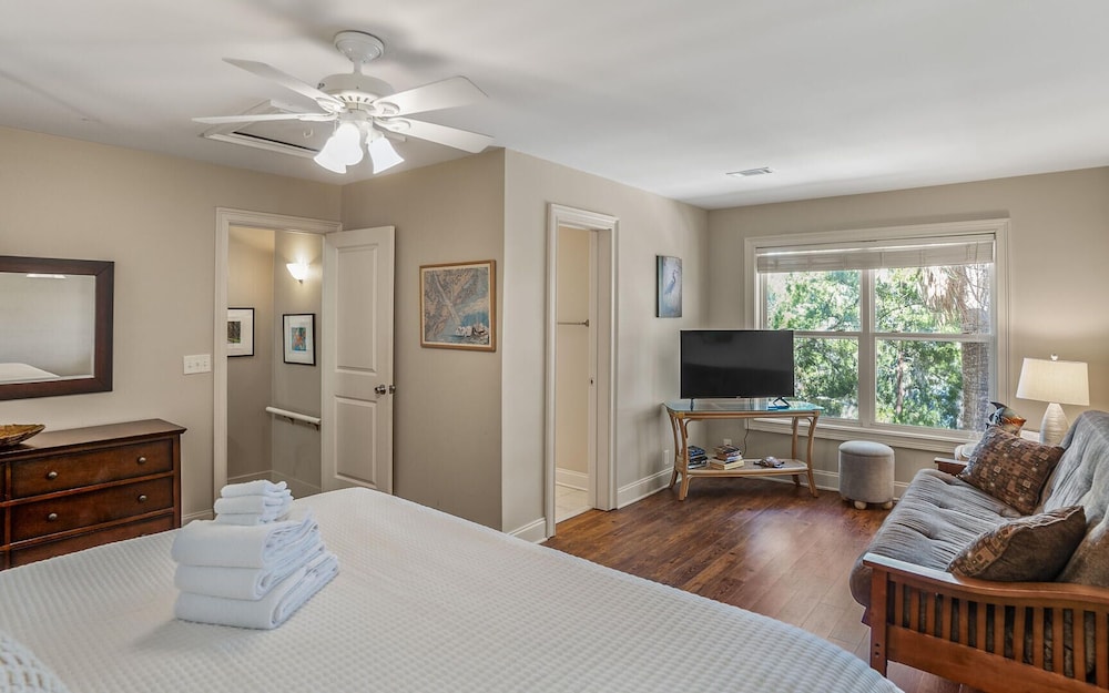 House, Multiple Beds, Kitchen photo 1