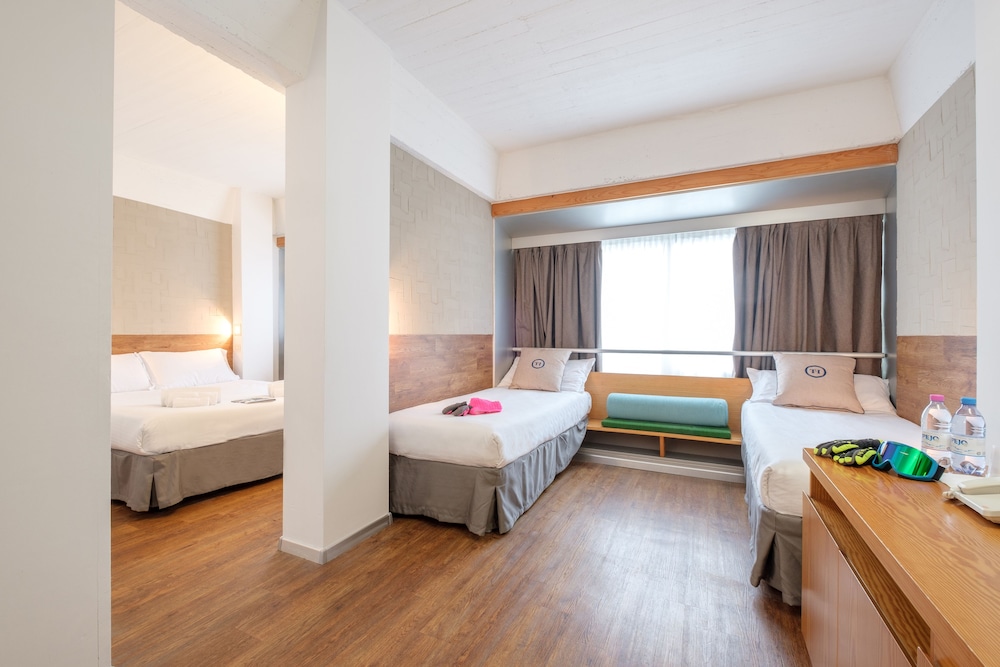 Family Quadruple Room (4 adults) photo 1