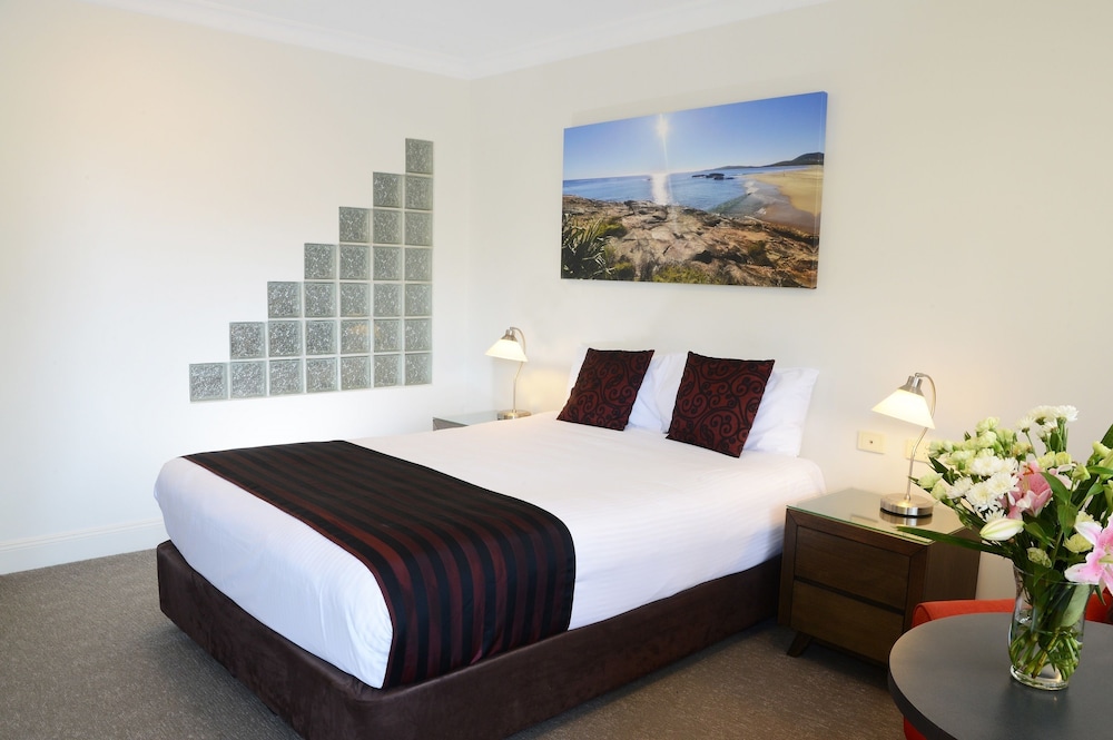 King Room with Bath photo 2