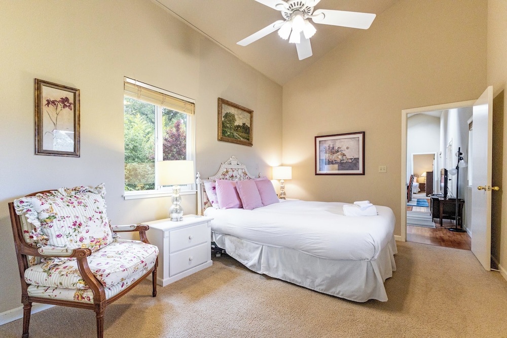 House (4 Bedrooms) photo 2
