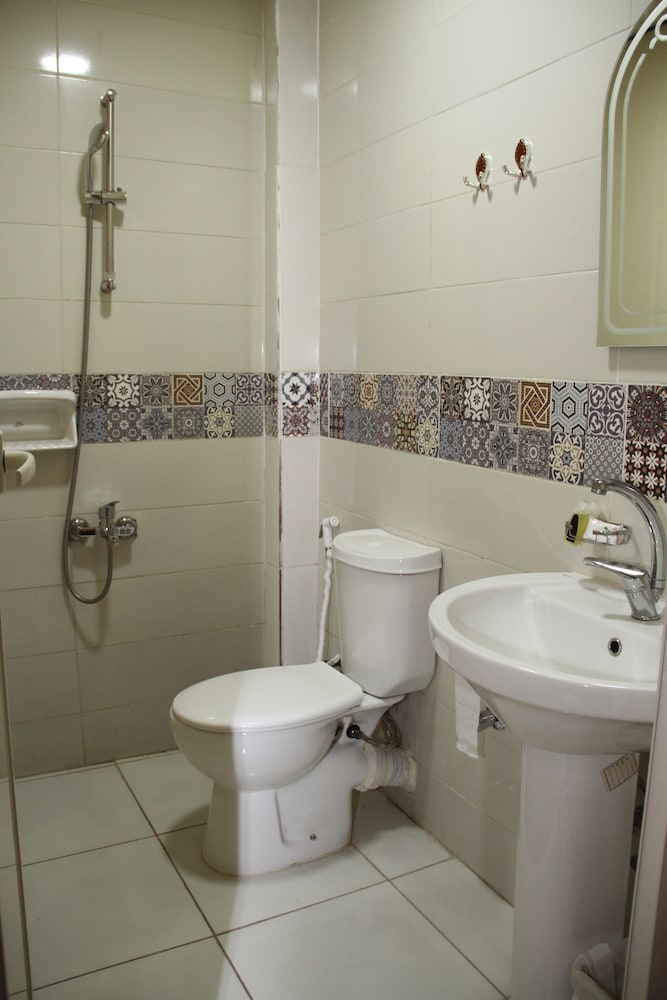 Single Room, Private Bathroom