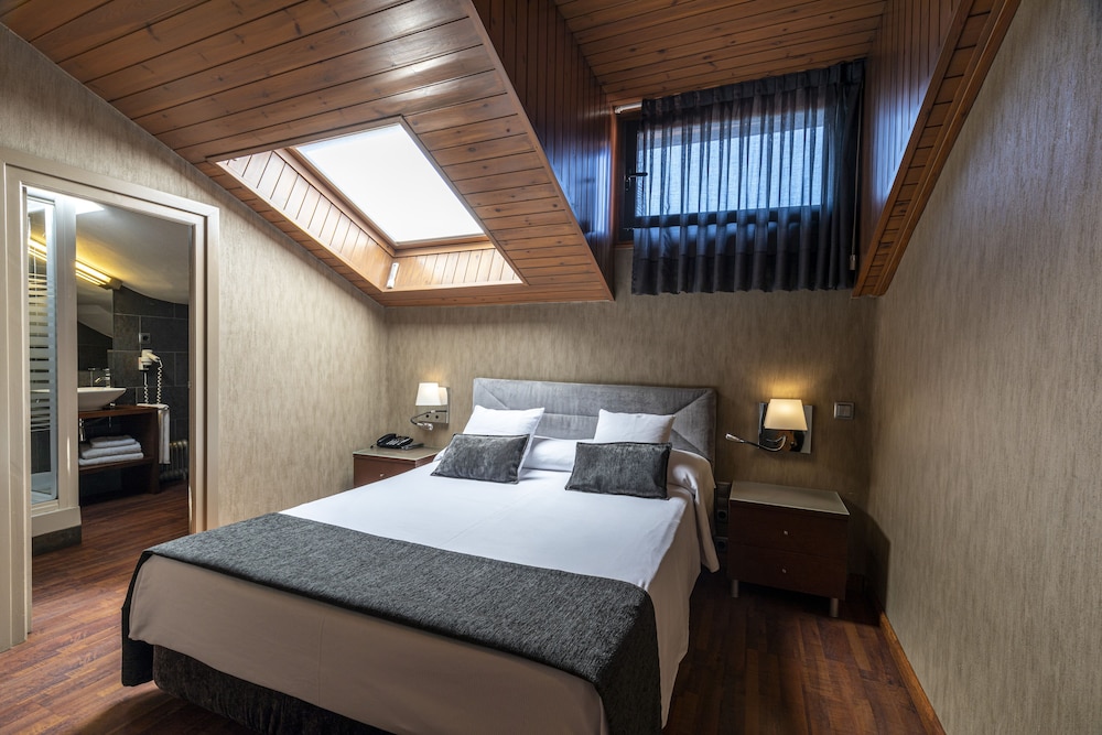 Double Room - Photo 5
