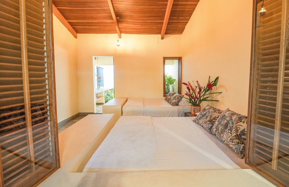 Comfort Double Room Single Use, 2 Queen Beds, Ensuite, Poolside