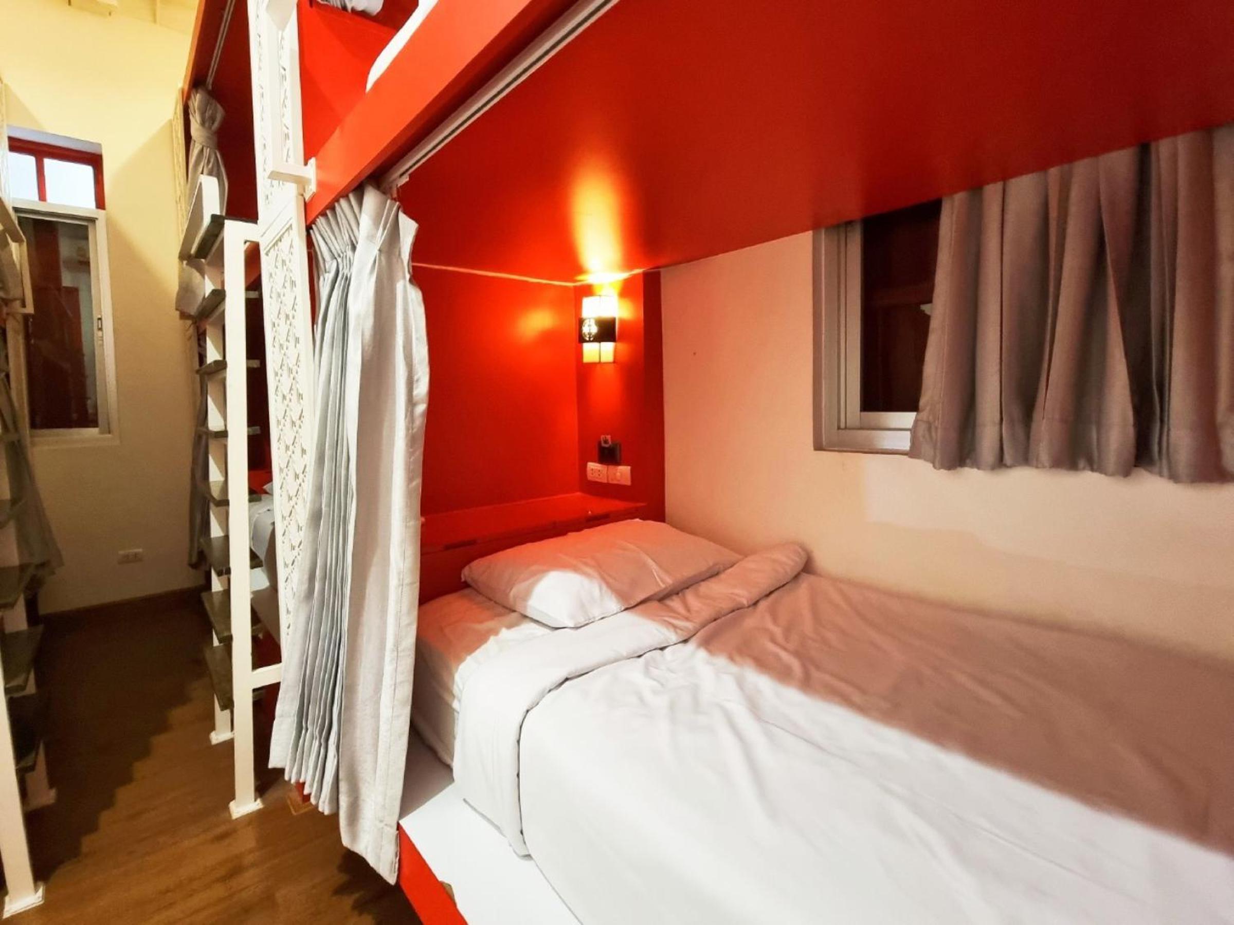 6-Bed Mixed Dormitory Room photo 1
