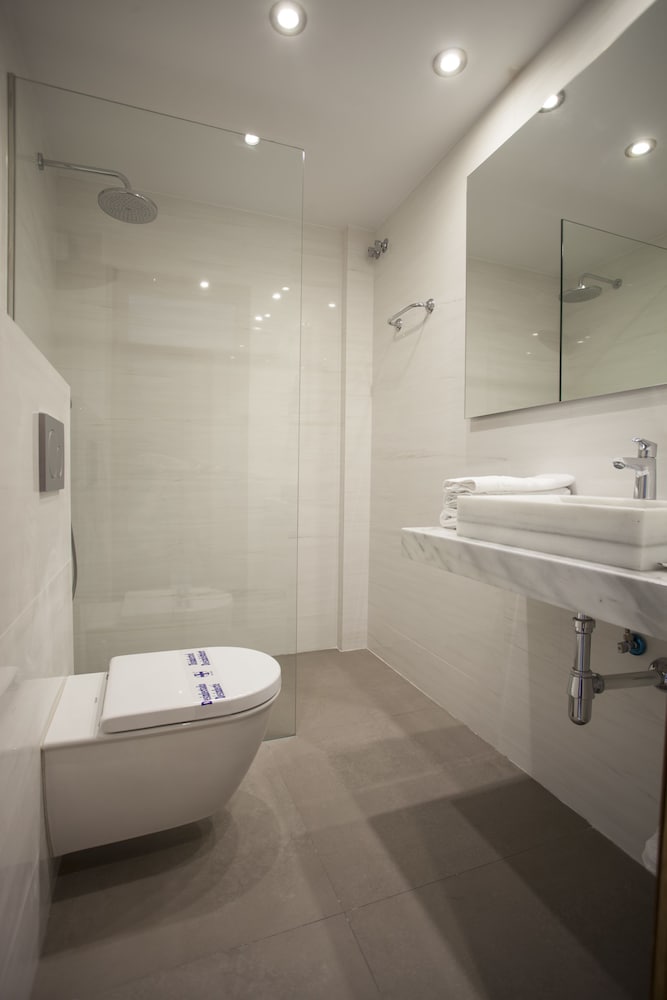 Double Room - Photo 4