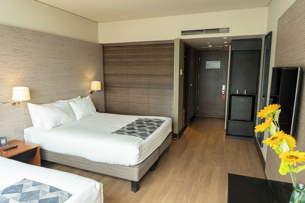 Suite, 2 Double Beds, Sea View photo 1
