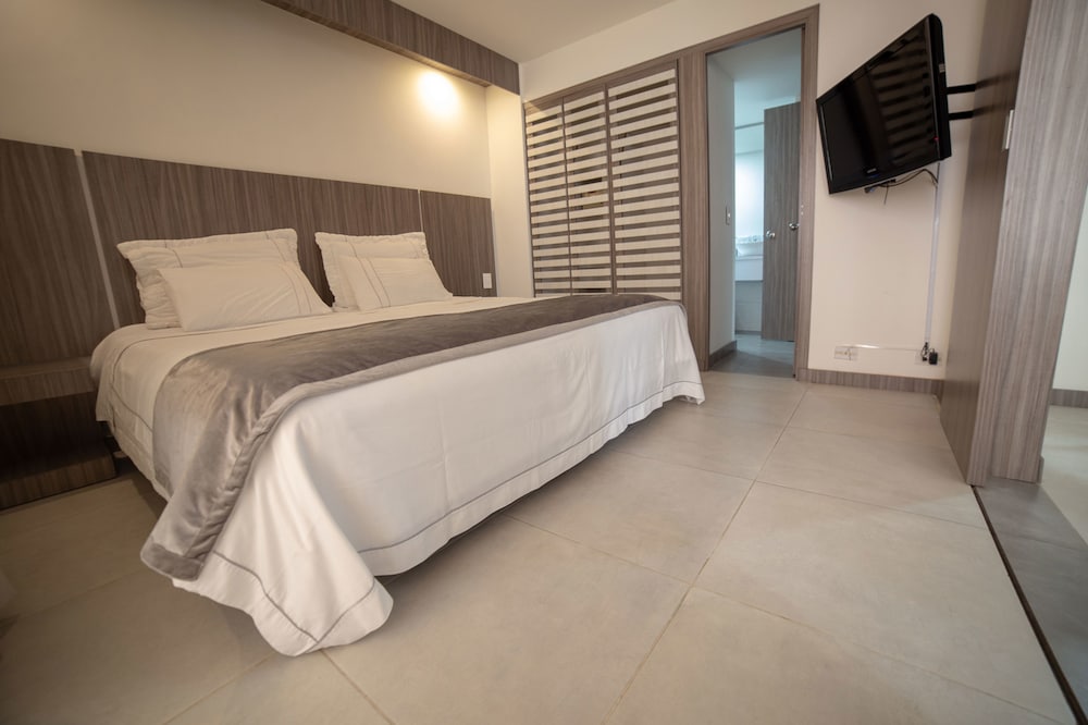 Deluxe Suite - Photo 9