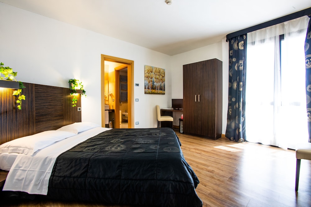 Standard Room photo 3