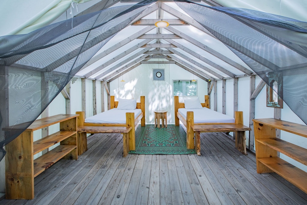 Cedars Tent, 2 Twin Beds photo 1