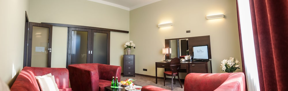 Basic Suite, 1 Double or 2 Twin Beds photo 3