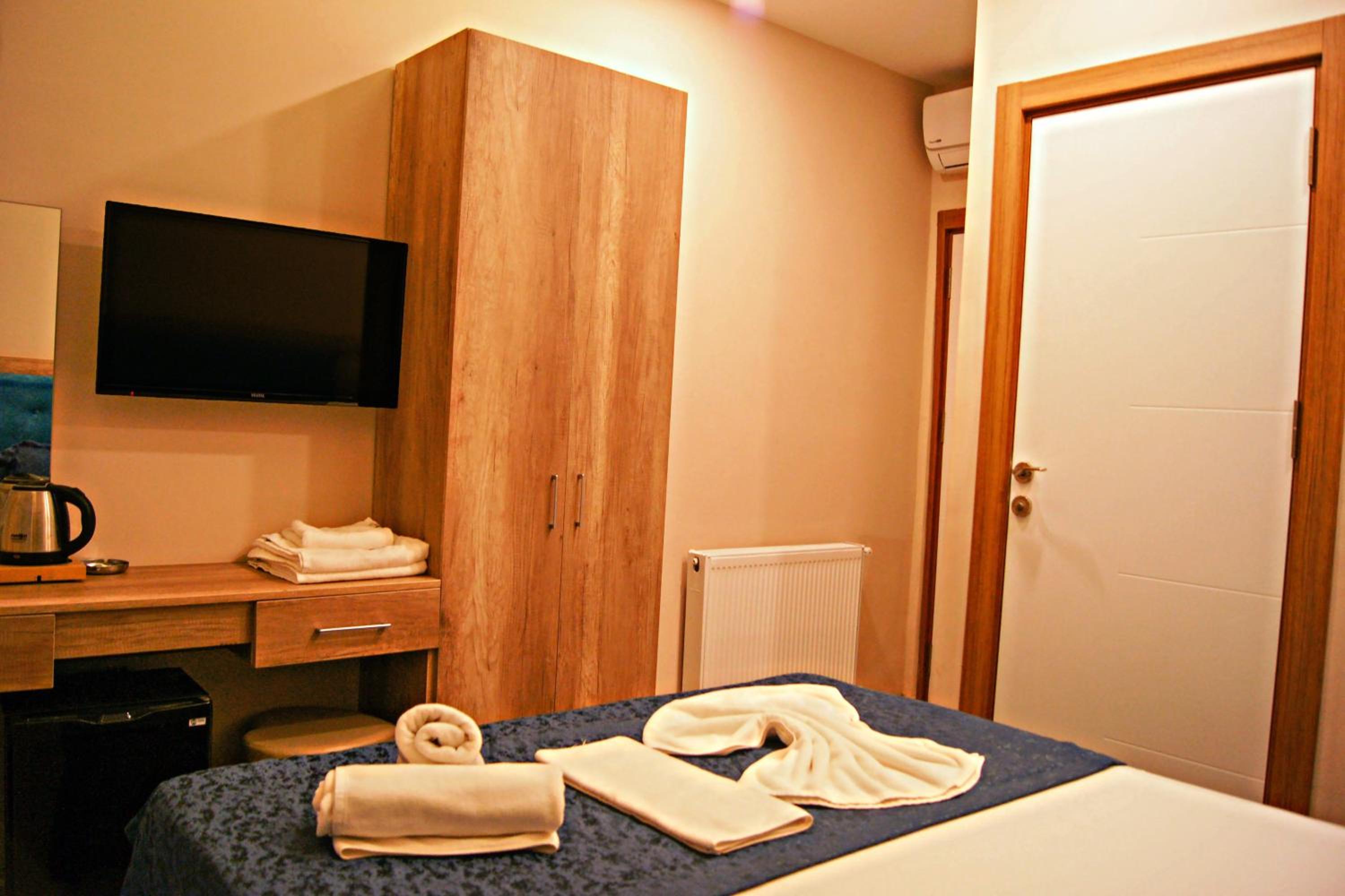 Standard King Room photo 3