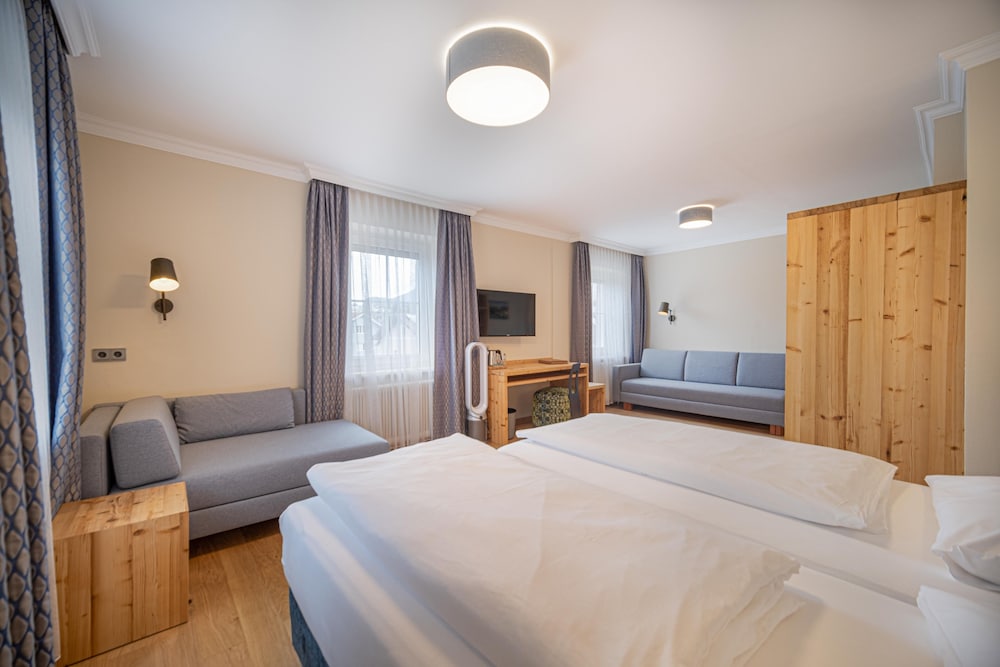 Superior Quadruple Room, 1 Queen Bed with Sofa bed, Non Smoking, Courtyard Area photo 1