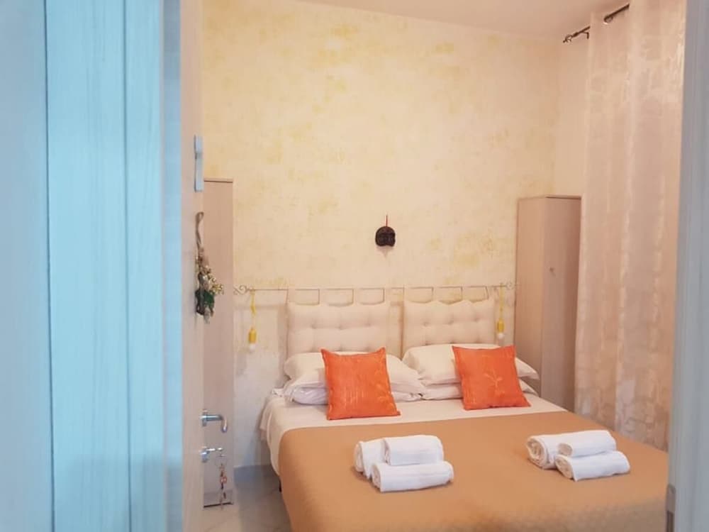 Economy Double Room, Non Smoking, Private Bathroom
