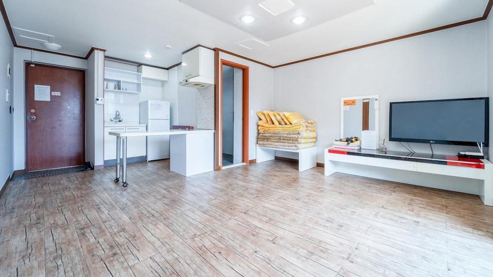Basic Room, 1 Bedroom (502) - Photo 2