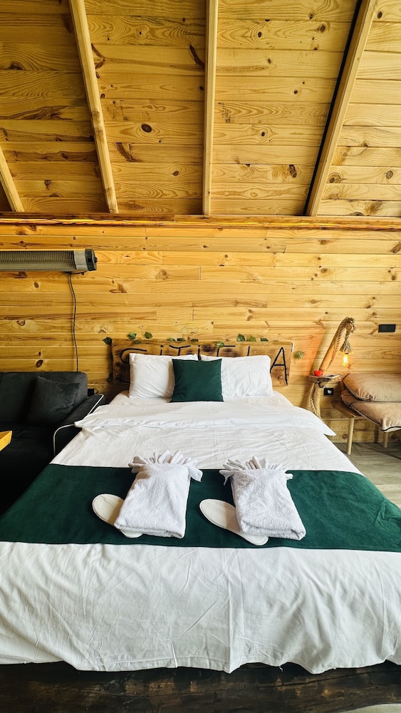 Comfort Bungalow, 1 King Bed with Sofa bed, Mountain View photo 1