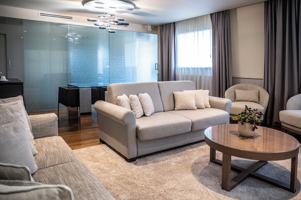 Suite Exception photo 3