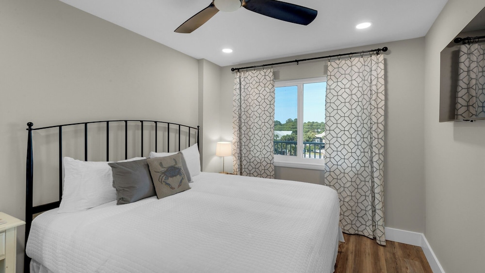 Condo, Multiple Beds, Balcony, Ocean View (Beachcrest 402) photo 1