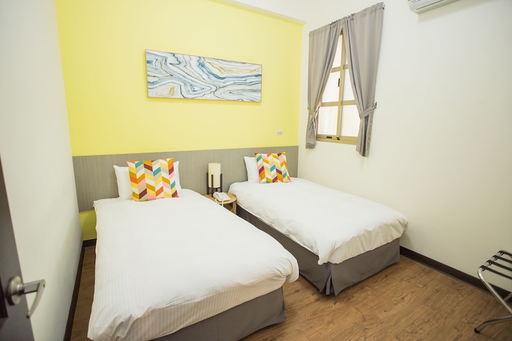 Deluxe Suite, 1 Bedroom Suite, 2 Single Beds, Balcony - Photo 6