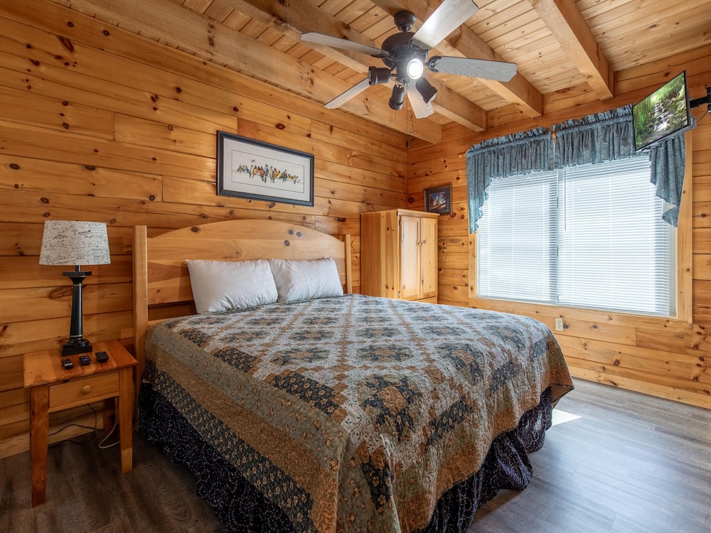 Cabin, Multiple Beds, Patio photo 2