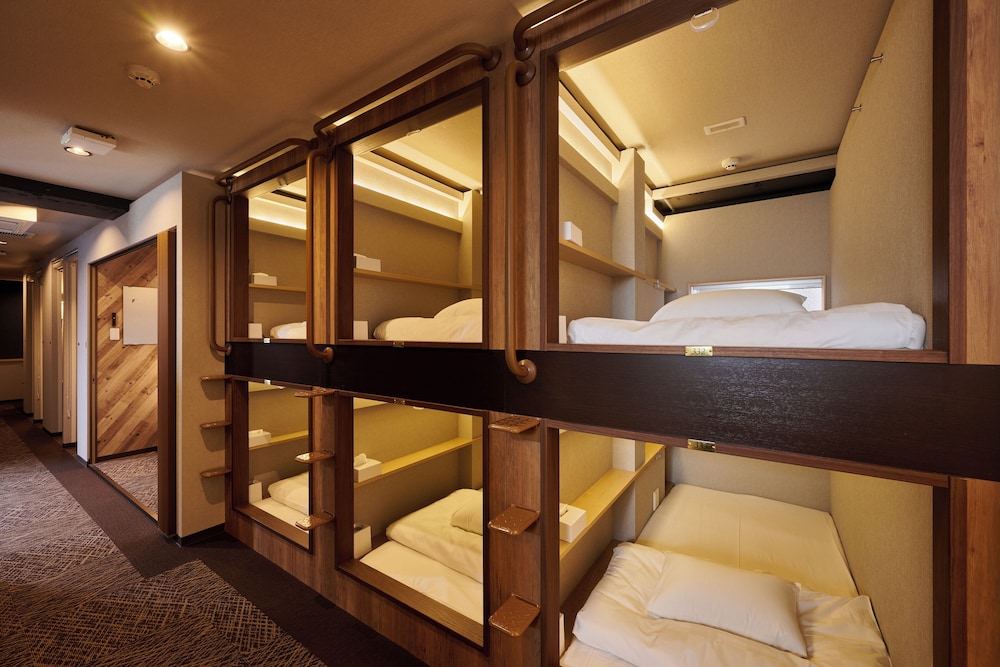 Standard Capsule Lower Bunk [Mixed Gender Floor] , Non Smoking