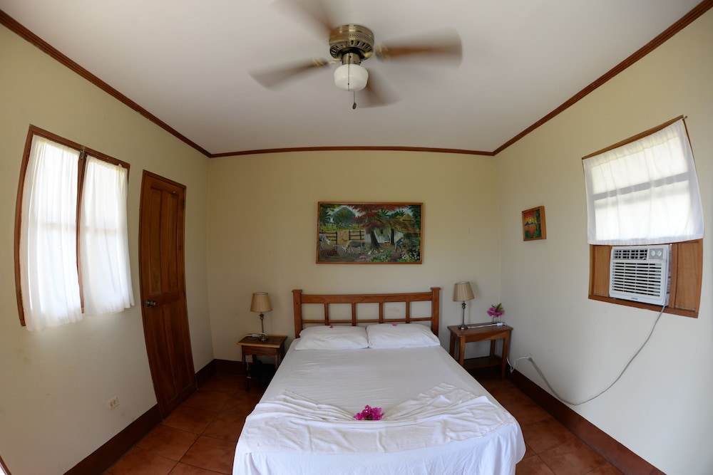 Standard Duplex, 1 Bedroom, Lake View photo 3