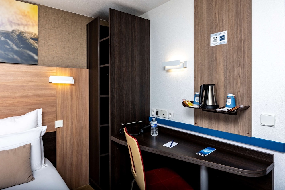 Standard Room, Multiple Beds - Photo 4