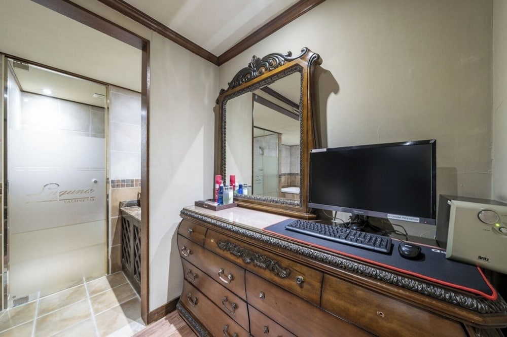 Annex A Building - Deluxe Room photo 3
