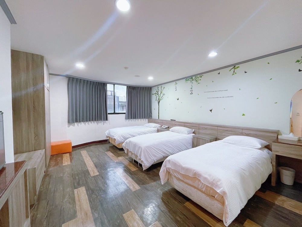 Standard Triple Room, Multiple Beds photo 2