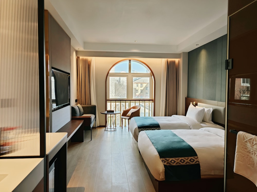 Senior Room, City View