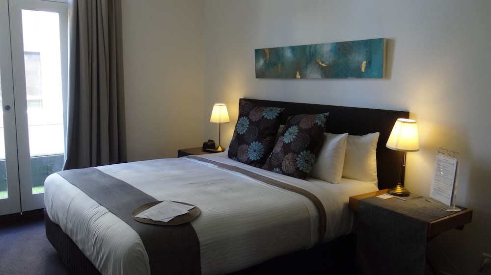Deluxe Room, 1 King Bed, City View