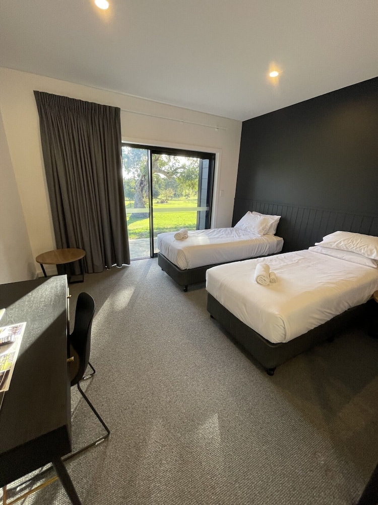 King & Single Room Plus Kitchenette photo 2