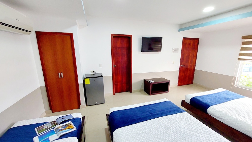 Standard Triple Room, Multiple Beds photo 2