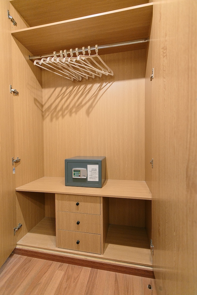Standard Double or Twin Room, 1 Double or 2 Twin Beds photo 3