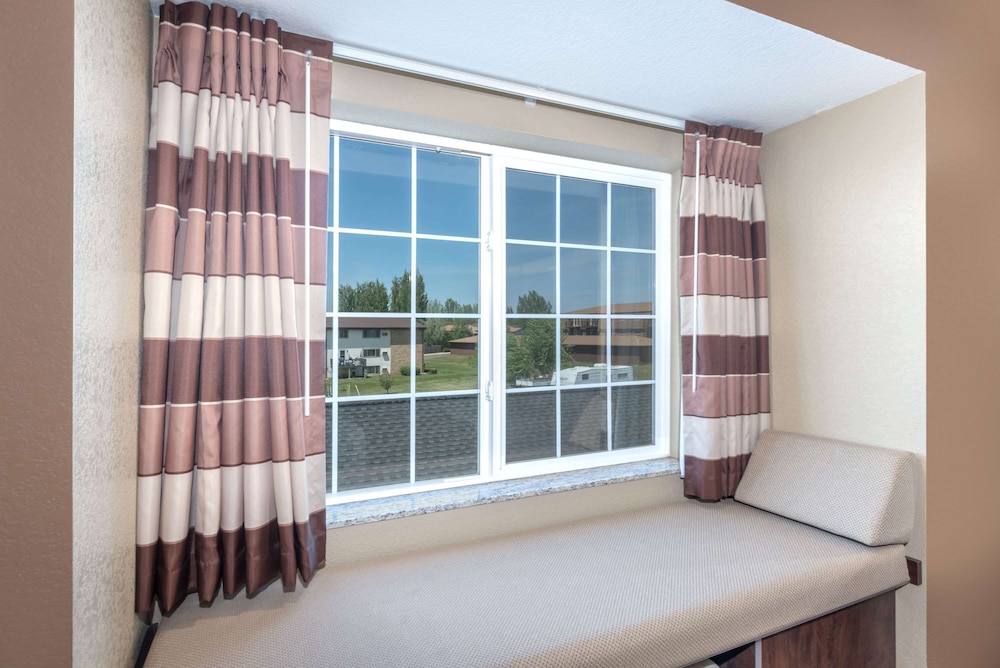 Standard Room, 2 Queen Beds - Photo 7