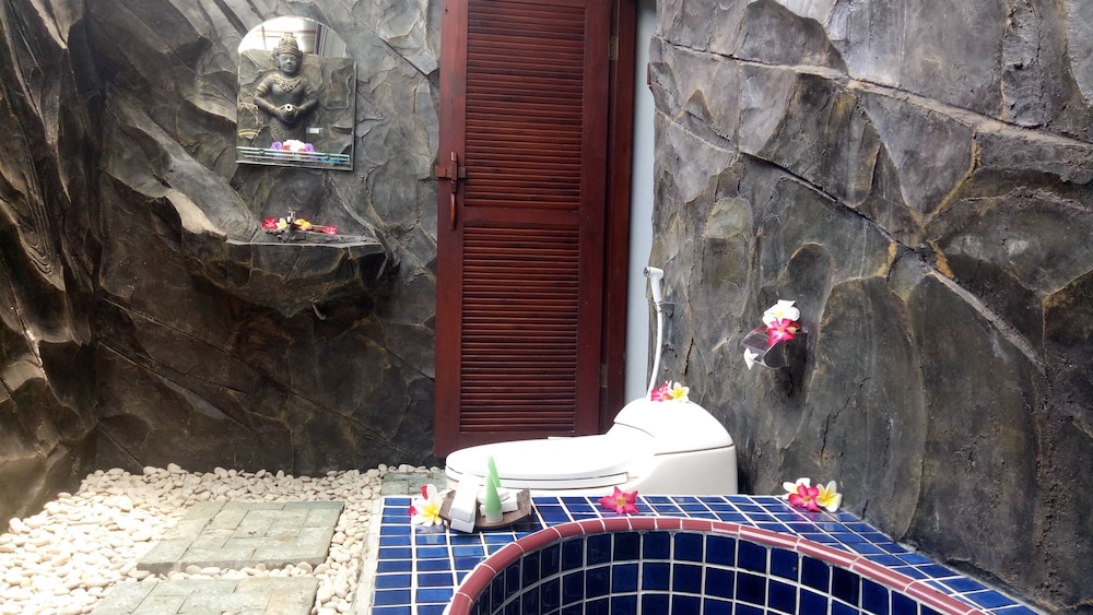 Superior Room, 1 King Bed, Garden View photo 2