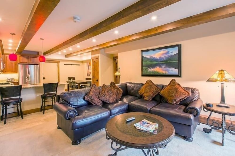 Condo, 2 Bedrooms