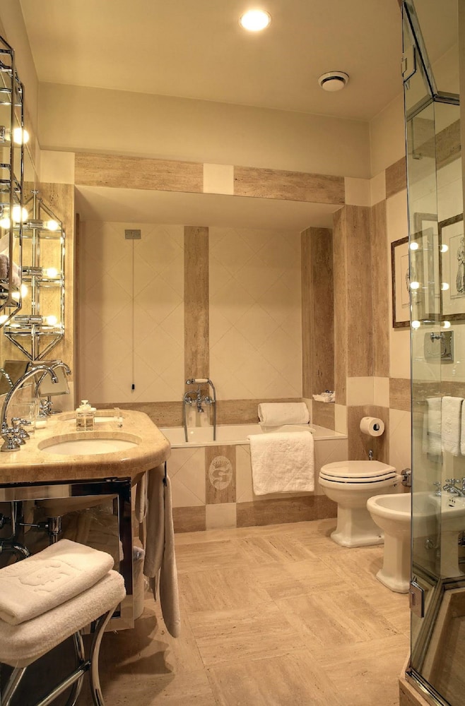 Deluxe Suite (Grand) photo 2