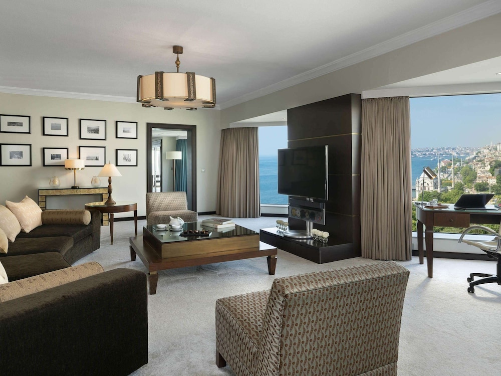 Presidential Suite, 3 Bedrooms with executive lounge access thumbnail 6