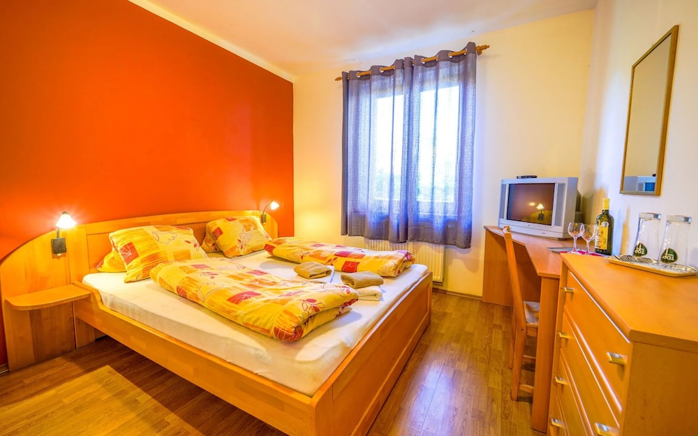 Standard Double or Twin Room photo 1